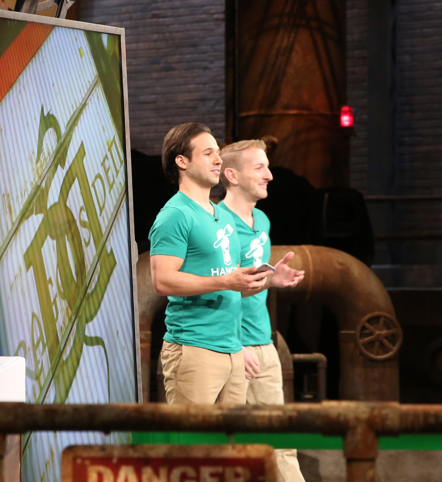 Co-founders Fabian Raso, MBA’12, Law’13, and Mark Scattolon pitch their business on an episode of Dragons’ Den, which originally aired Nov. 4, 2015. 